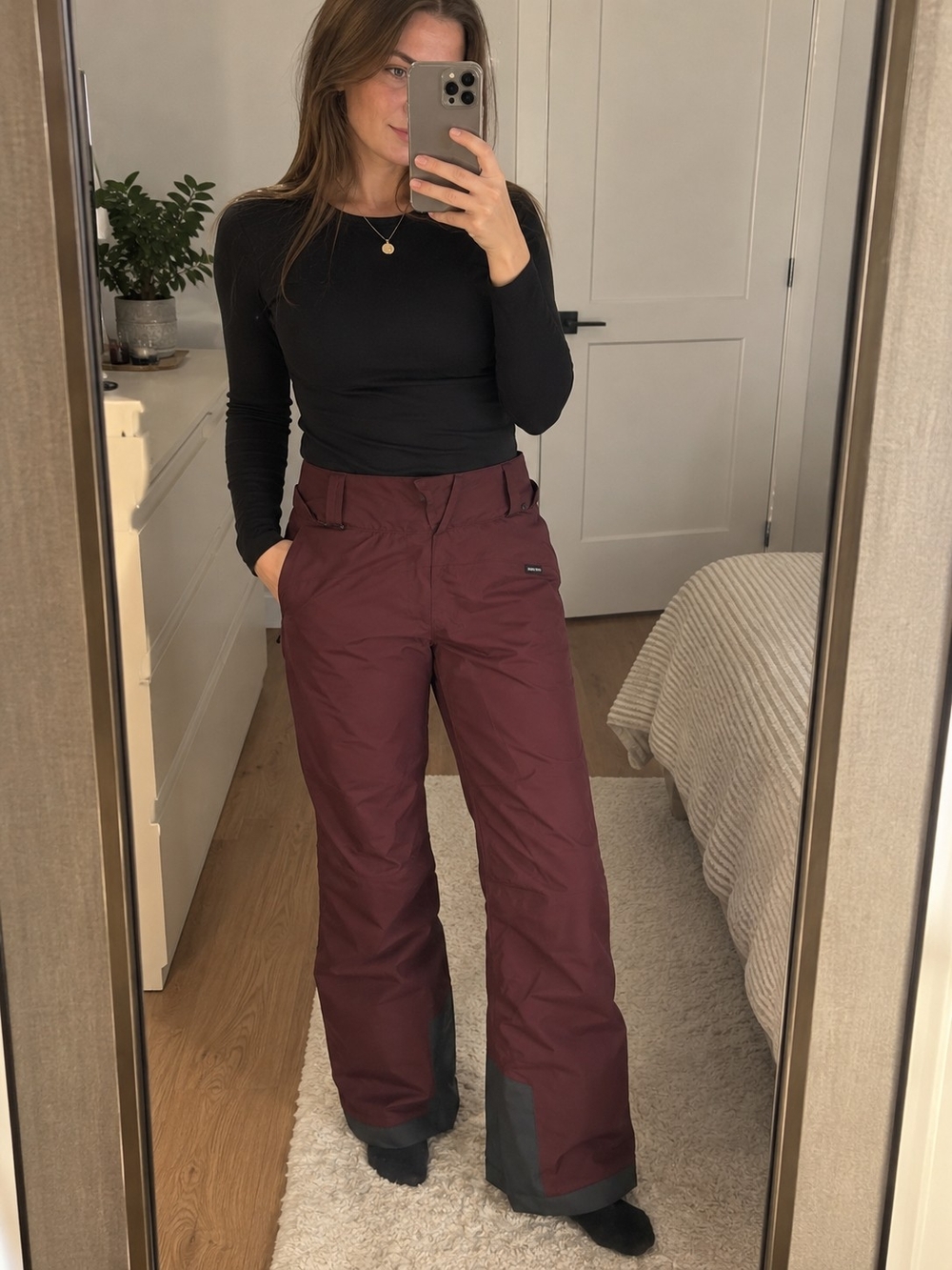Size S Wide-Leg Burgundy Snow Pants for Women